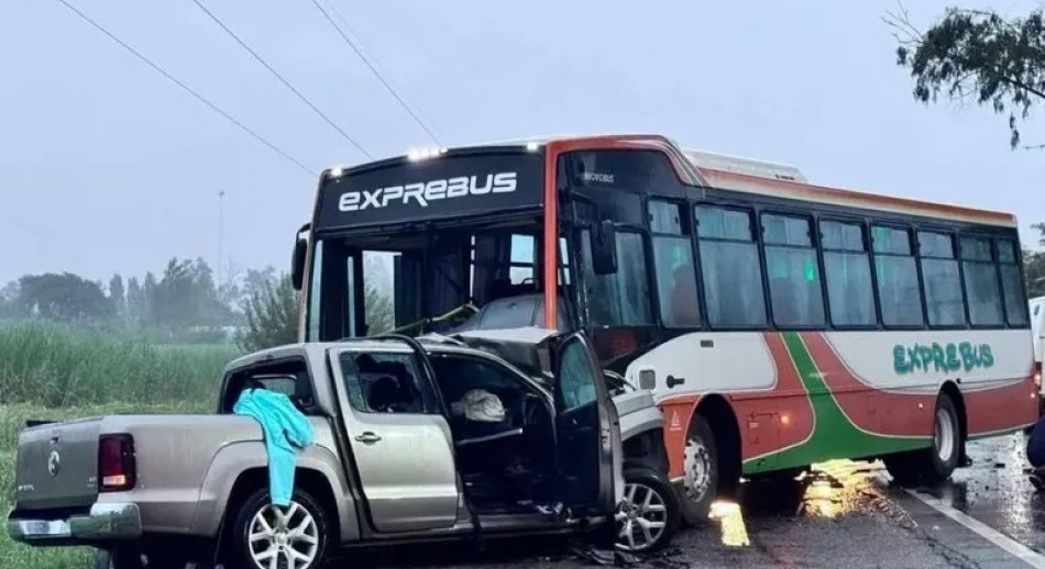 Fatal accidente en Tucumán: dos rugbiers murieron al chocar contra un colectivo