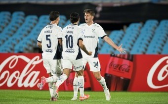 Independiente goleó a Boston River por 5 a 1 y alcanzó los puestos de clasificación