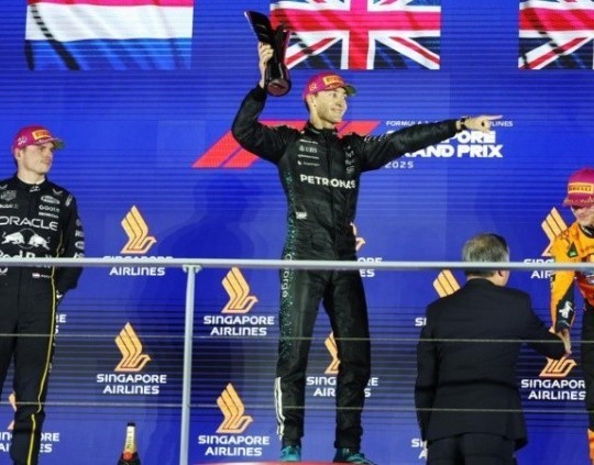 GP de Singapur: Triunfo de Russel y copa de constructores para McClaren