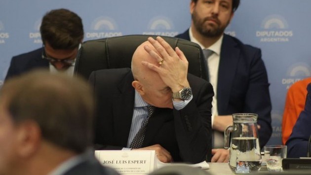 Acorralado por el escándalo, Espert renunció a su candidatura como diputado de LLA