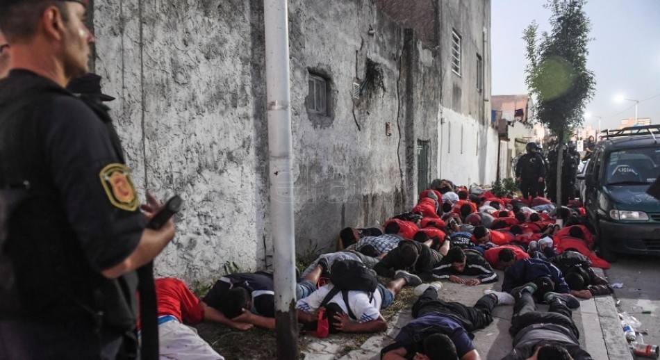 Incidentes y detenidos en una facción de la barra de Independiente