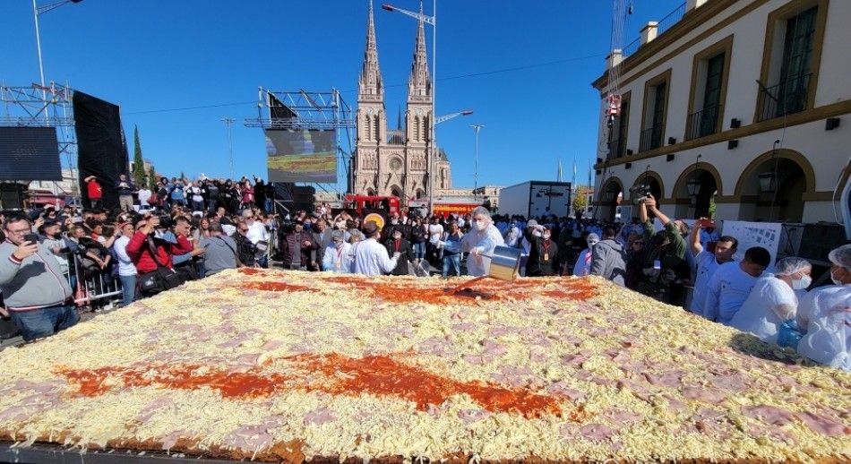 Cocinaron la milanesa a la napolitana
